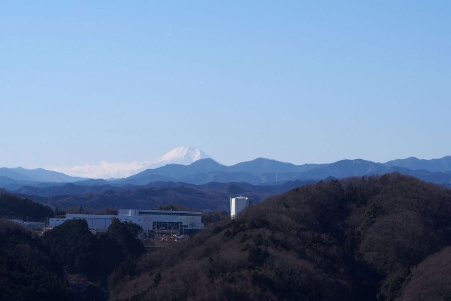 富士山を遠くにのぞむ